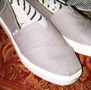 Toms Woman's slip ons